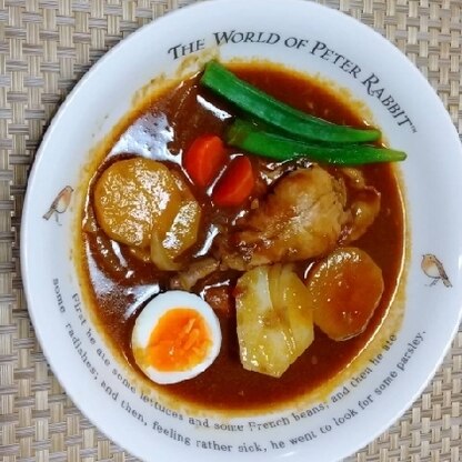 冷蔵庫にあった お野菜や卵を加えて 本格的な 美味しい スープカレーができました。